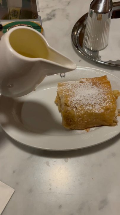 Kaffee Alt Wien - Coffee & Tea Near Me - Vienna, 9