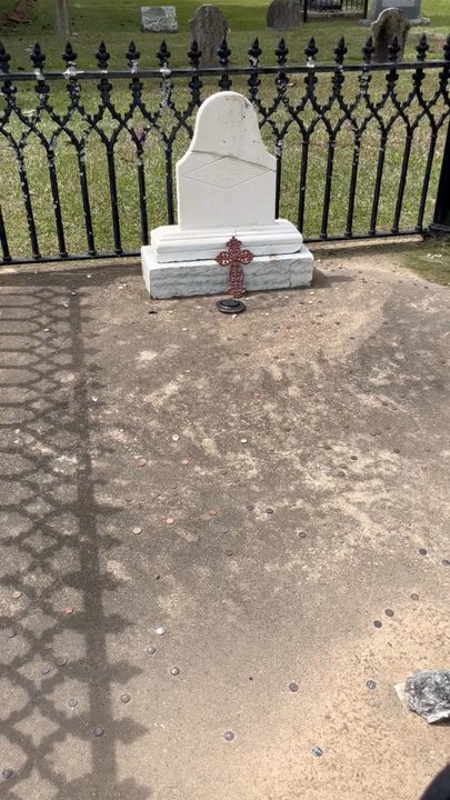 Oakwood Cemetery - Diamond Bessie was a Madam of the night. people still visit her grave & decorate it with coins and flowers all year. - Funeral Services & Cemeteries Near Me - Jefferson, Texas