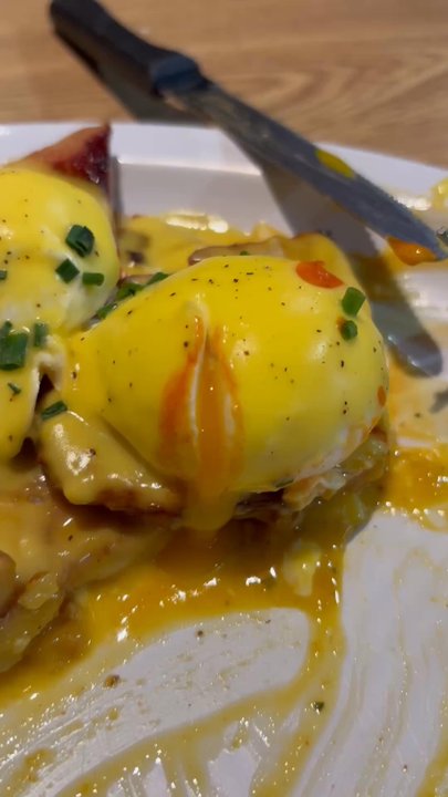 The Hamilton Diner - Yolk split - Diners Near Me - Seekonk, Massachusetts