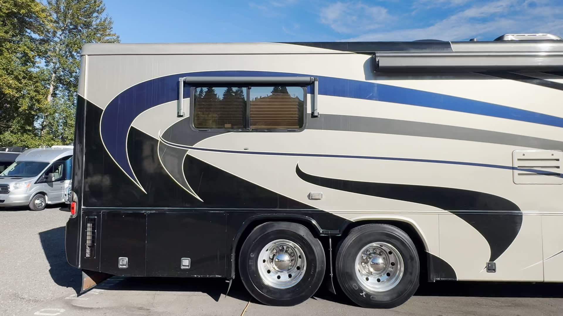 Truck City RV - #20615 - 2004 Country Coach Allure 470 Diesel Pusher Tag Axel