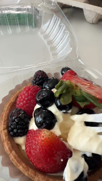 Paris Baguette - The filling is not custard as advertised, PB got cheap! - Bakeries Near Me - San Jose, California