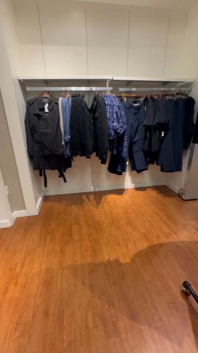 Banana Republic Factory Store - Inside - Accessories Near Me - Paramus, New Jersey