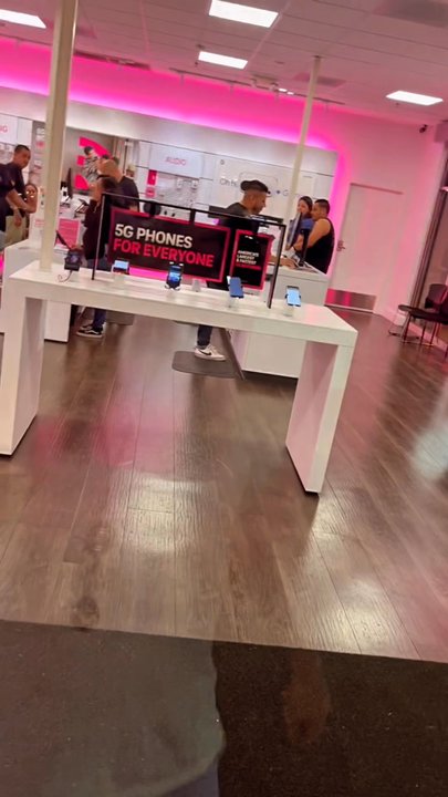 T-Mobile - Unprofessional and very ugly - Mobile Phones Near Me - San Jacinto, California