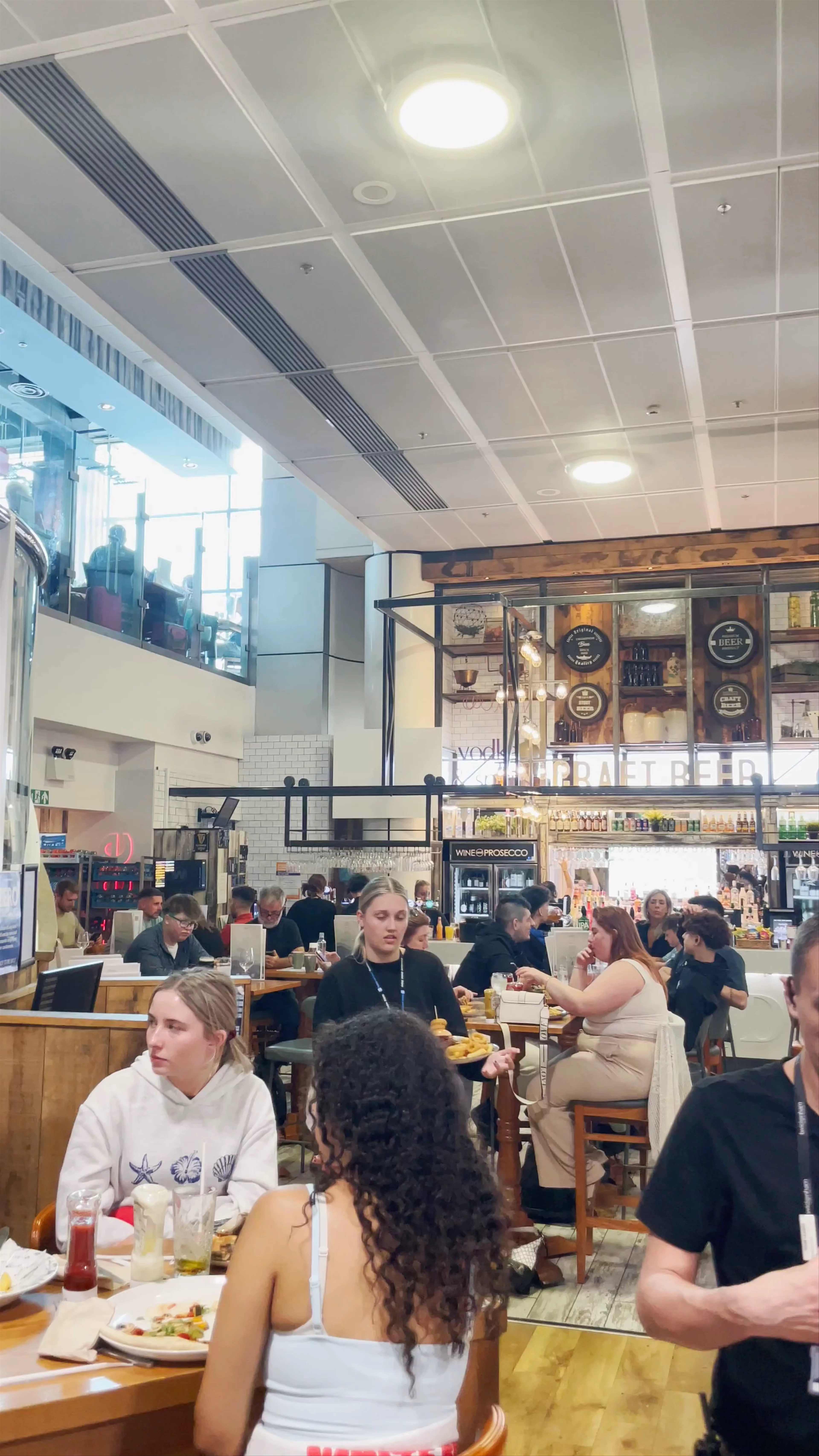 The Red Lion - JD Wetherspoon, London Gatwick Airport