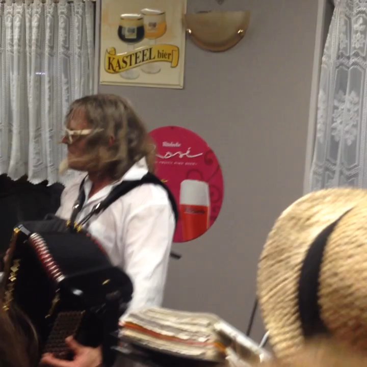 Au Cheval Blanc - L'ambiance du Cheval Blanc en plein Wazemmes l'accordéon - Brasseries Near Me - Lille, 59