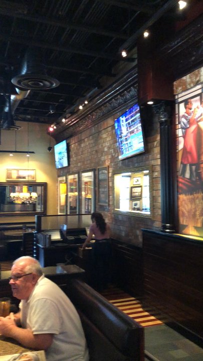 BJ's Restaurant & Brewhouse - Pizza Near Me - Tucson, Arizona