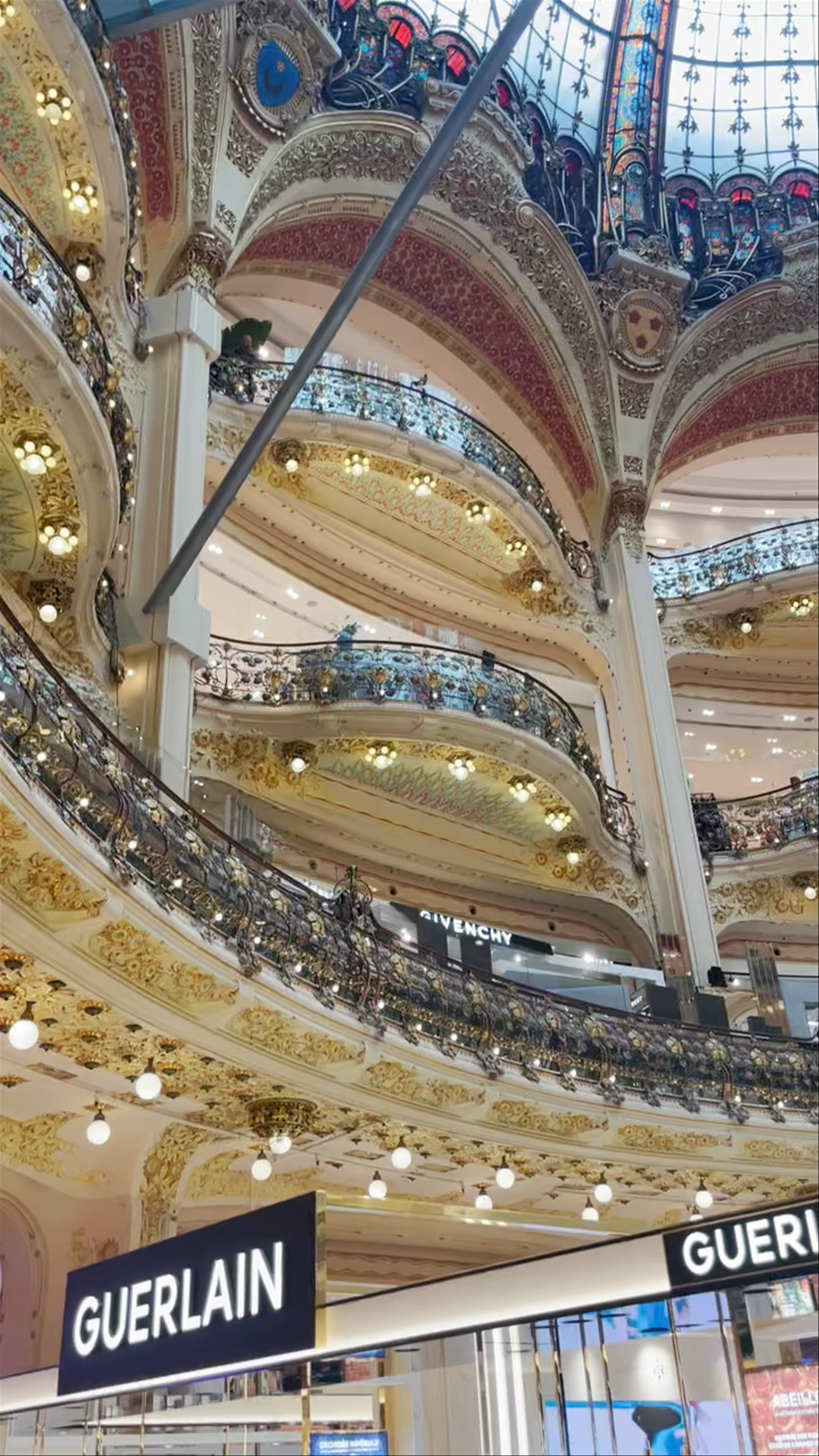 Galeries Lafayette Haussmann: Parisian Luxury Shopping Experience