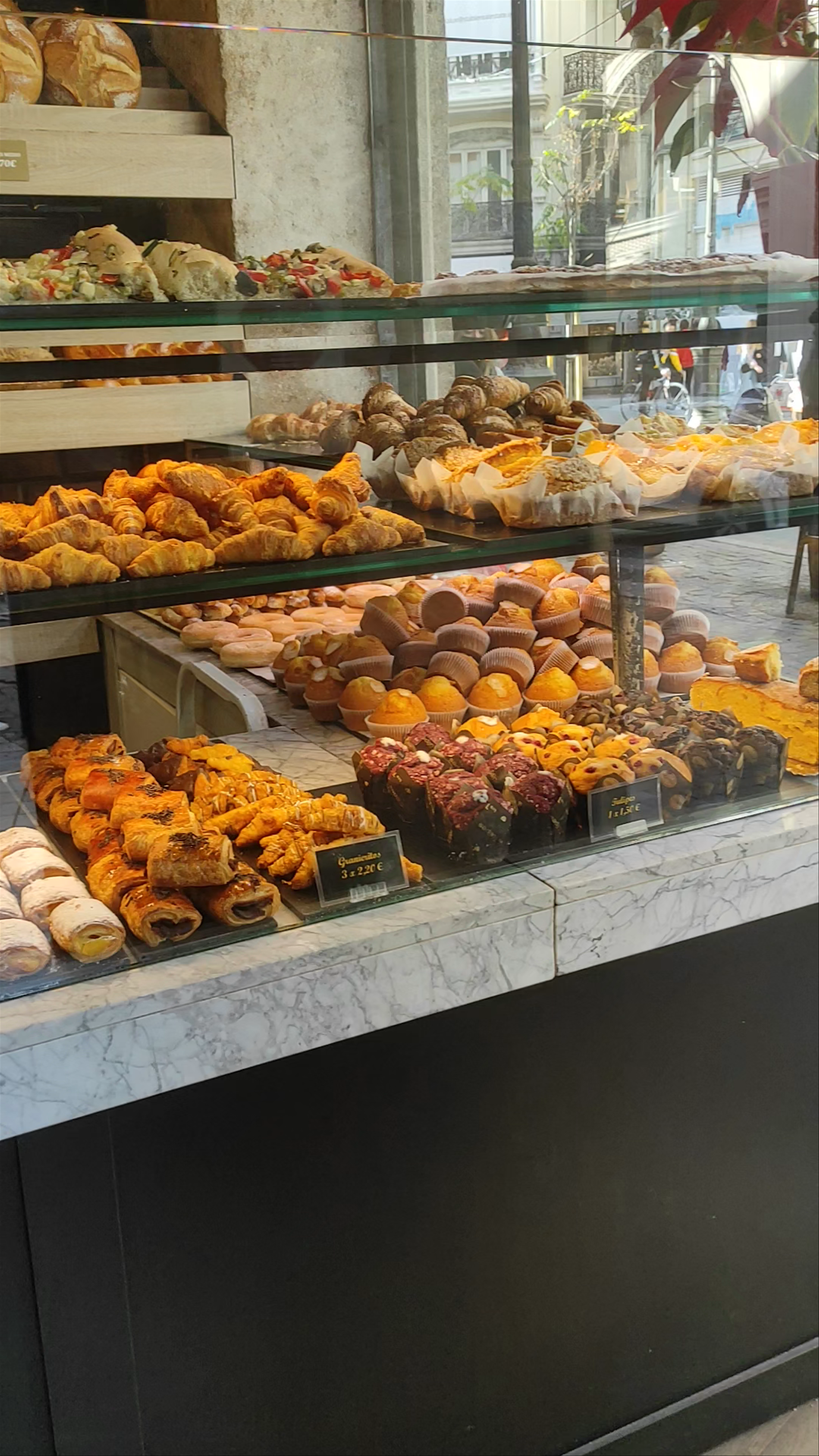 Granier Bakery: Fresh Baked Pastries in València