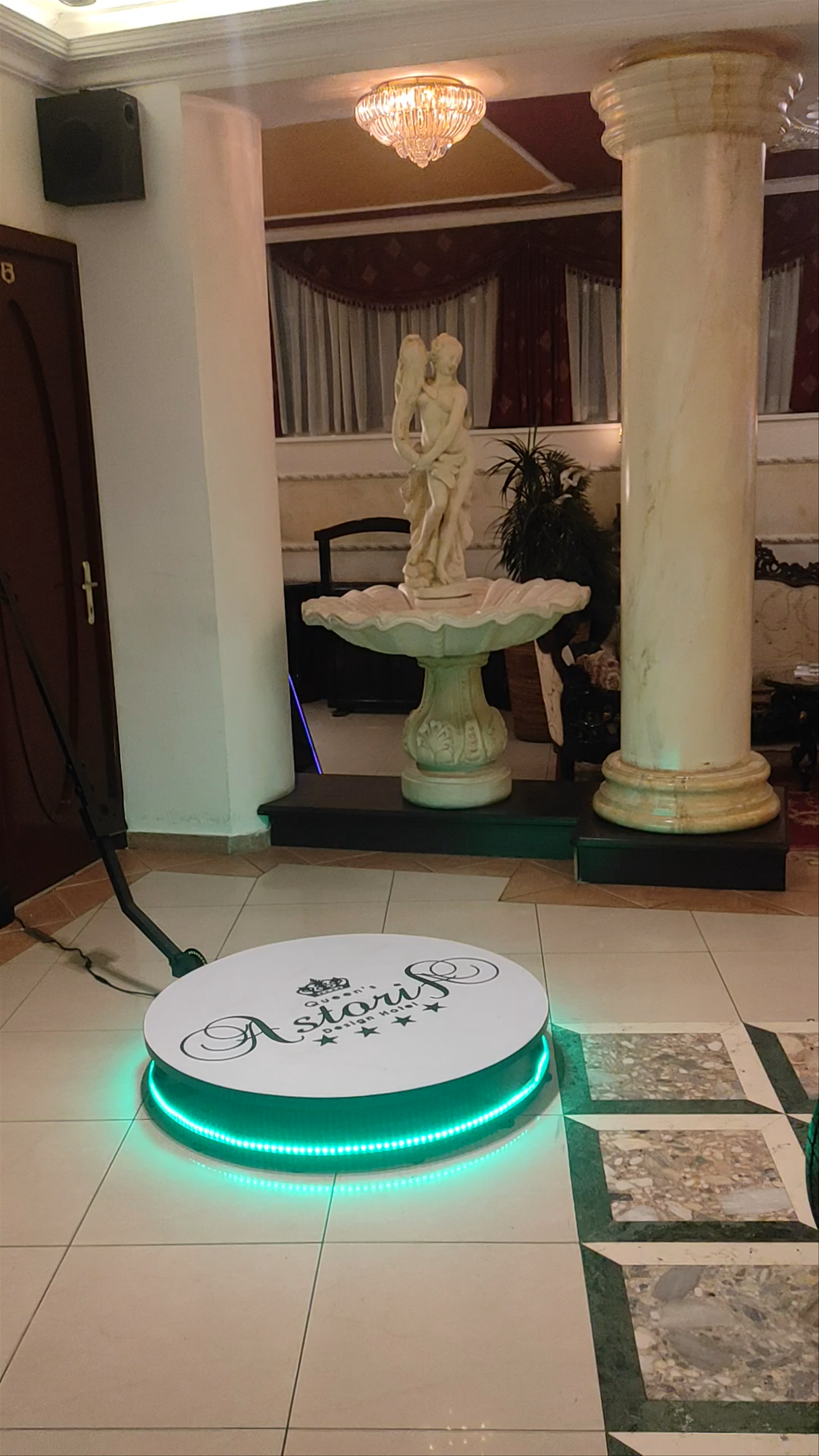 Queen's Astoria Design Hotel