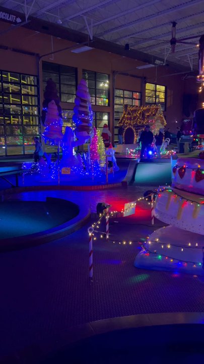 Crave Golf Club - Indoor golf course - Mini Golf Near Me - Pigeon Forge, Tennessee