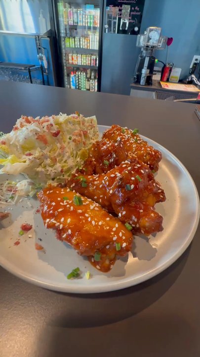Gravity Taproom - Wing lunch special - Beer Bar Near Me - Orlando, Florida