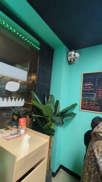 Pineapple Lagoon - Ice Cream & Frozen Yogurt Near Me - Garden Grove, California
