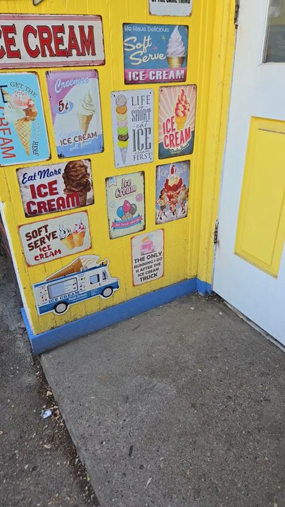 Bozerinos - Ice Cream & Frozen Yogurt Near Me - Cold Spring, New York