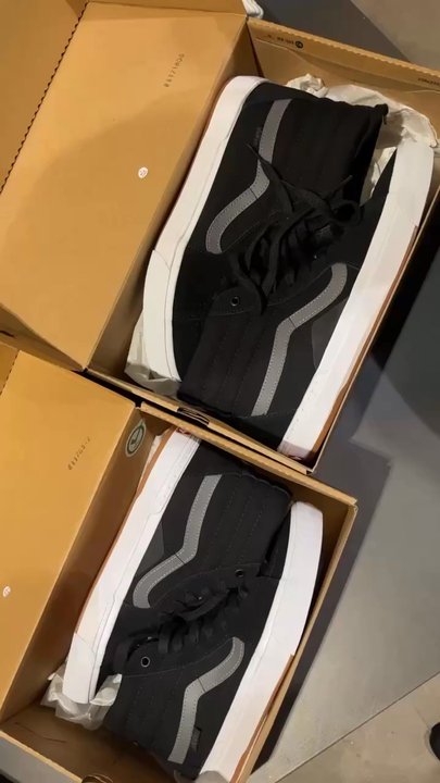 Vans - Shoe Stores Near Me - Santa Clara, California