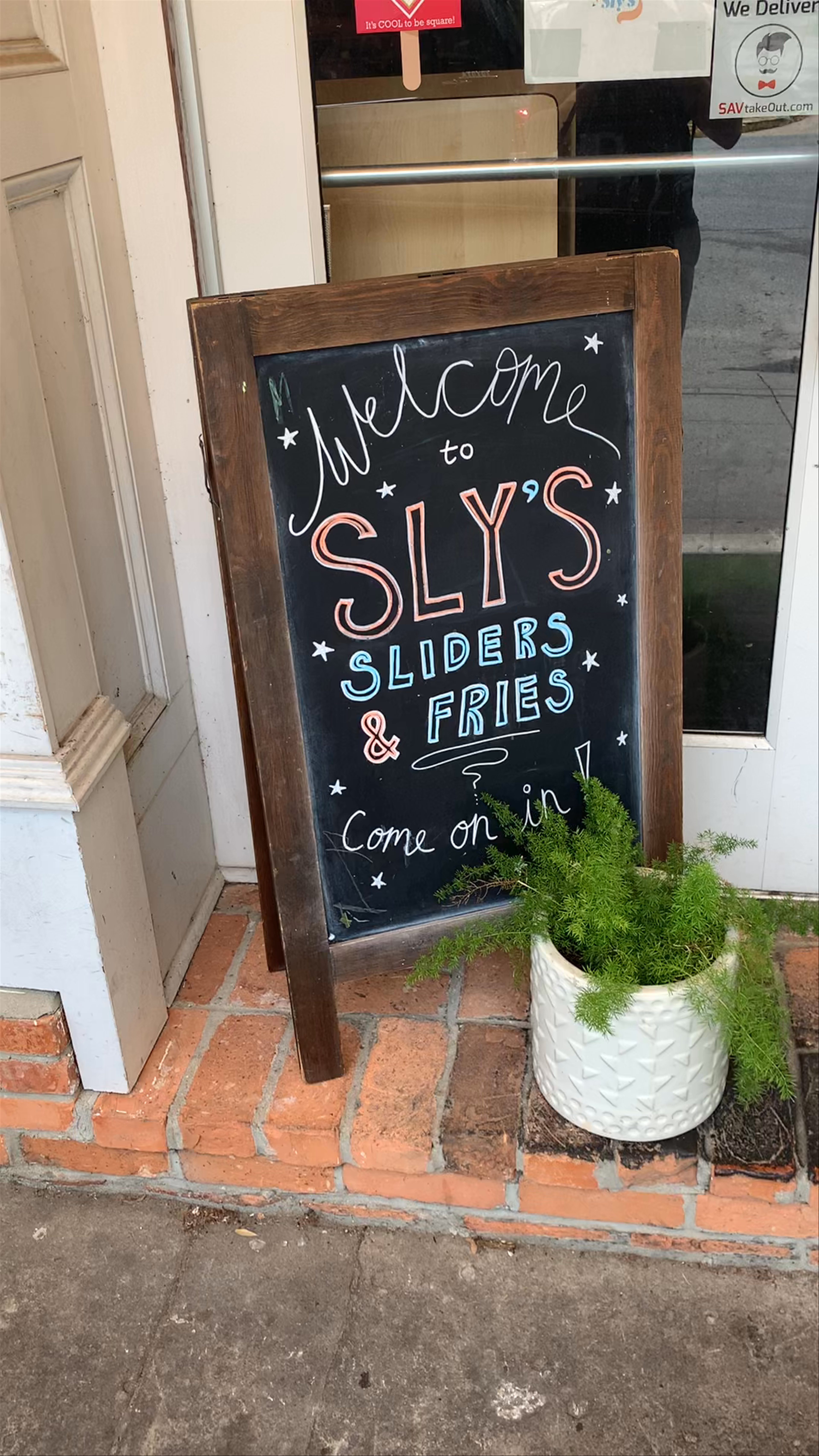 Sly's Sliders & Fries: Iconic Savannah Eatery Experience