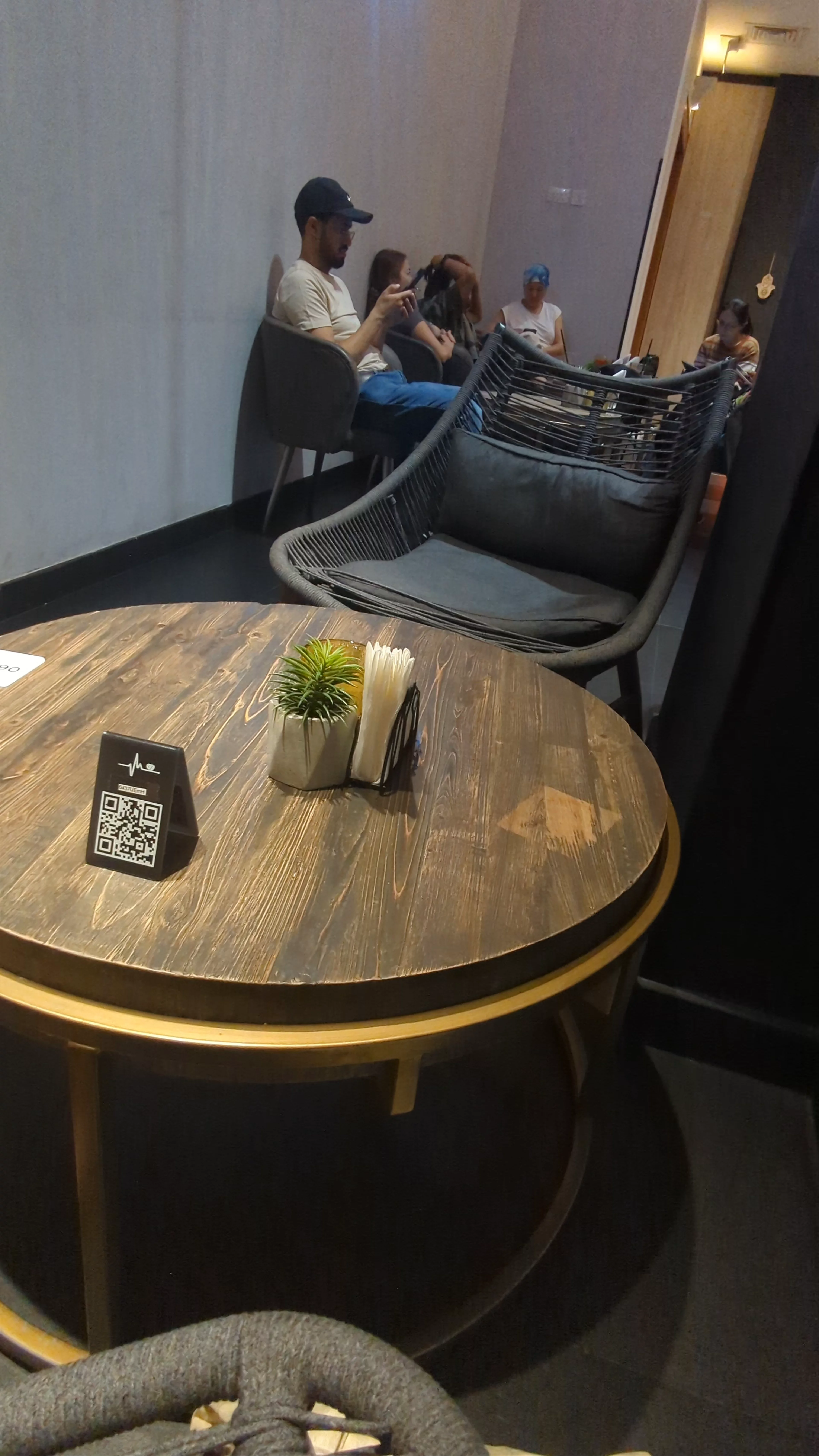 Laverne Cafe - Khalifa Bin Zayed The First St