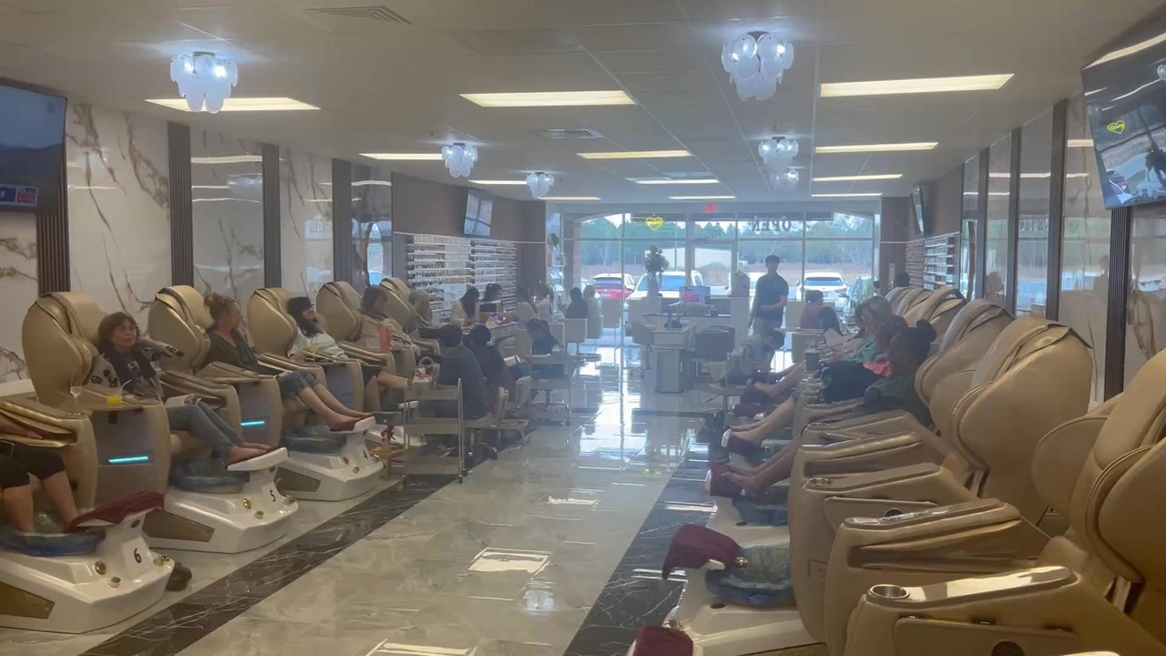 Aura Nail Lounge - Nail Salons Near Me - Foley, Alabama