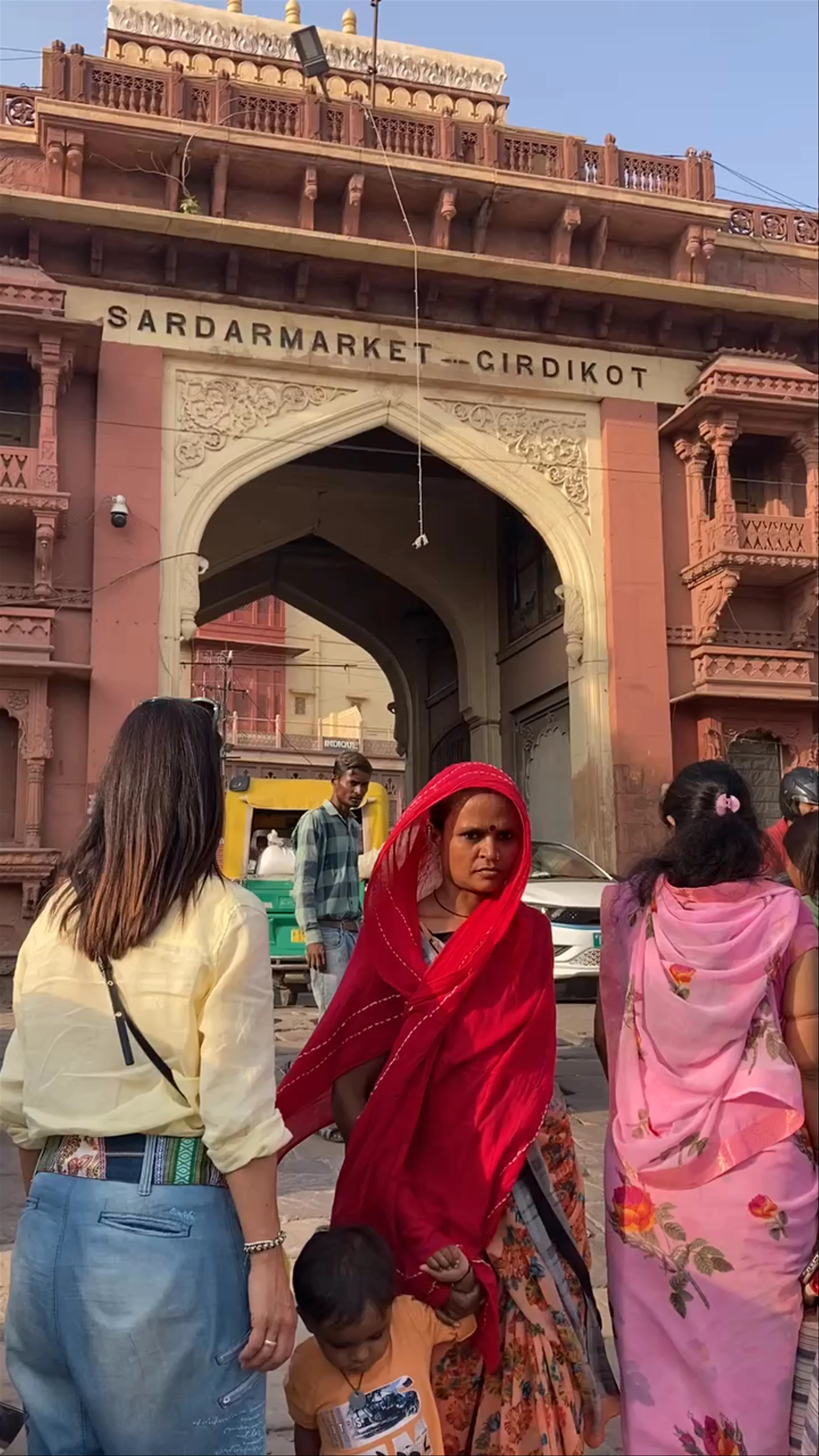 Sardar Market Gate, Rawaton Ka Bass
