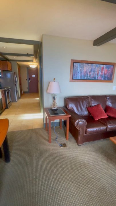 Tamarack Lodge - Penthouse Suite - Hotels Near Me - Traverse City, Michigan