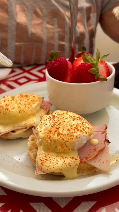Kamini's Corner Cafe - Perfect eggs bennies! - Cafes Near Me - New Westminster, British Columbia