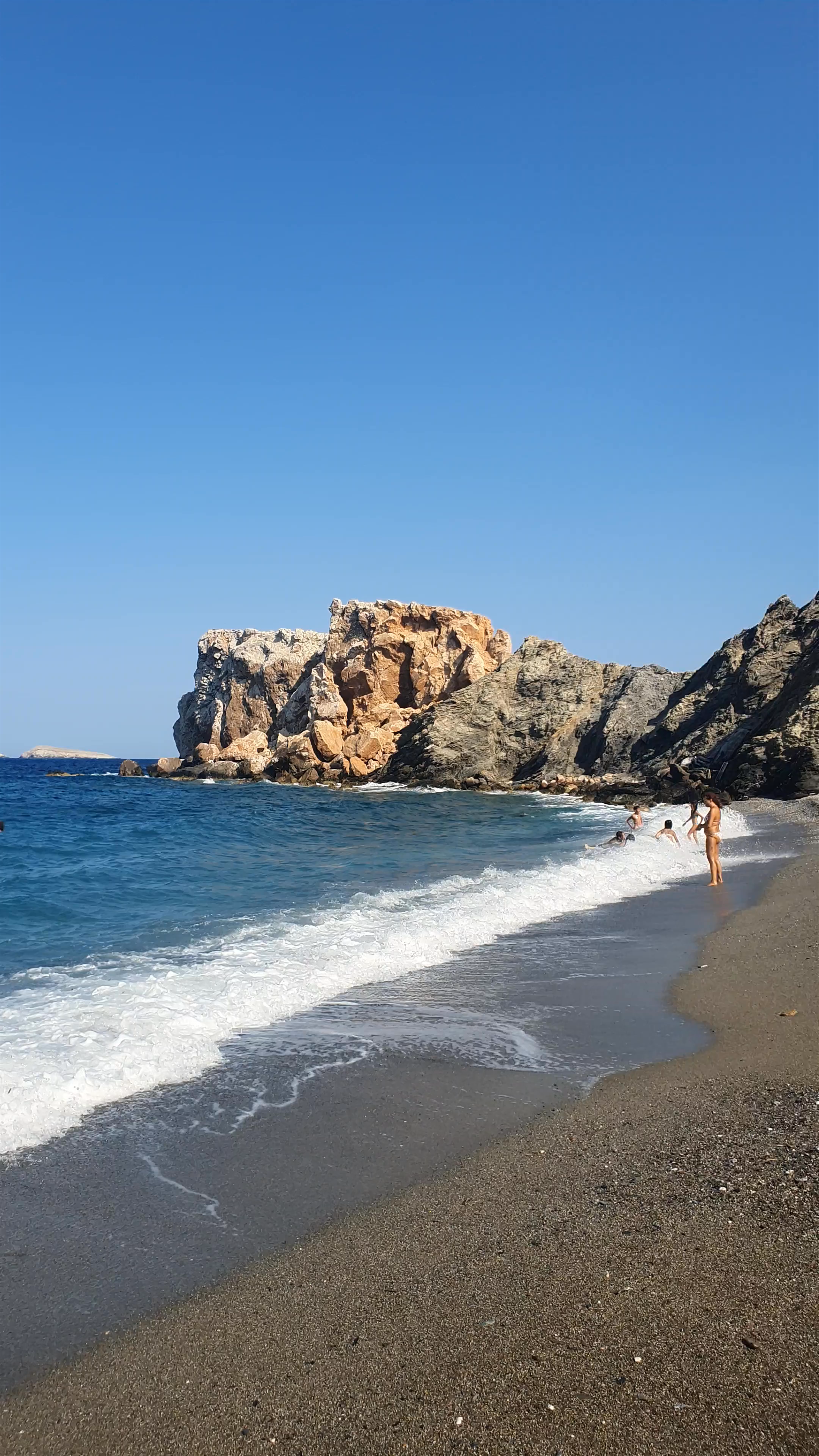 Παραλία Βάρδια (Vardia Beach): Serene Escape in Greece's Coastal Beauty