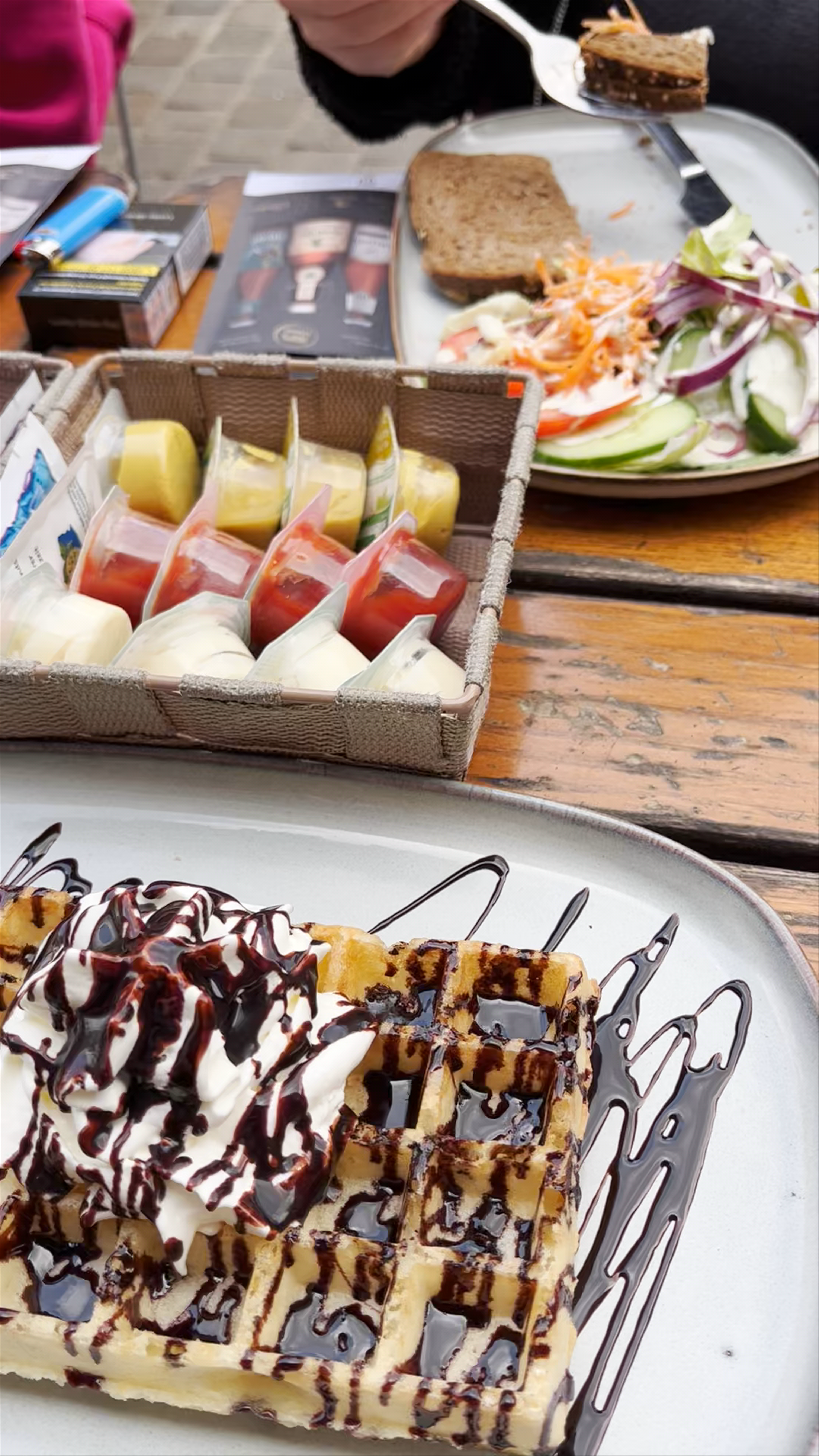 Cozy Outdoor Brunch Experience at Le Lombard, Brussels