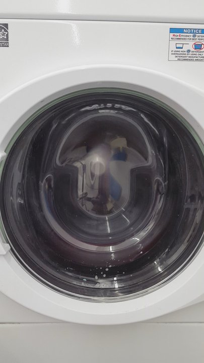 CC's Washhouse Lavanderia - Washer didn't release enough water. You can see it washing with no water. - Laundromat Near Me - Montebello, California