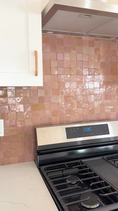 Malin Tile & Flooring - finished kitchen backsplash - Flooring Near Me - Los Angeles, California