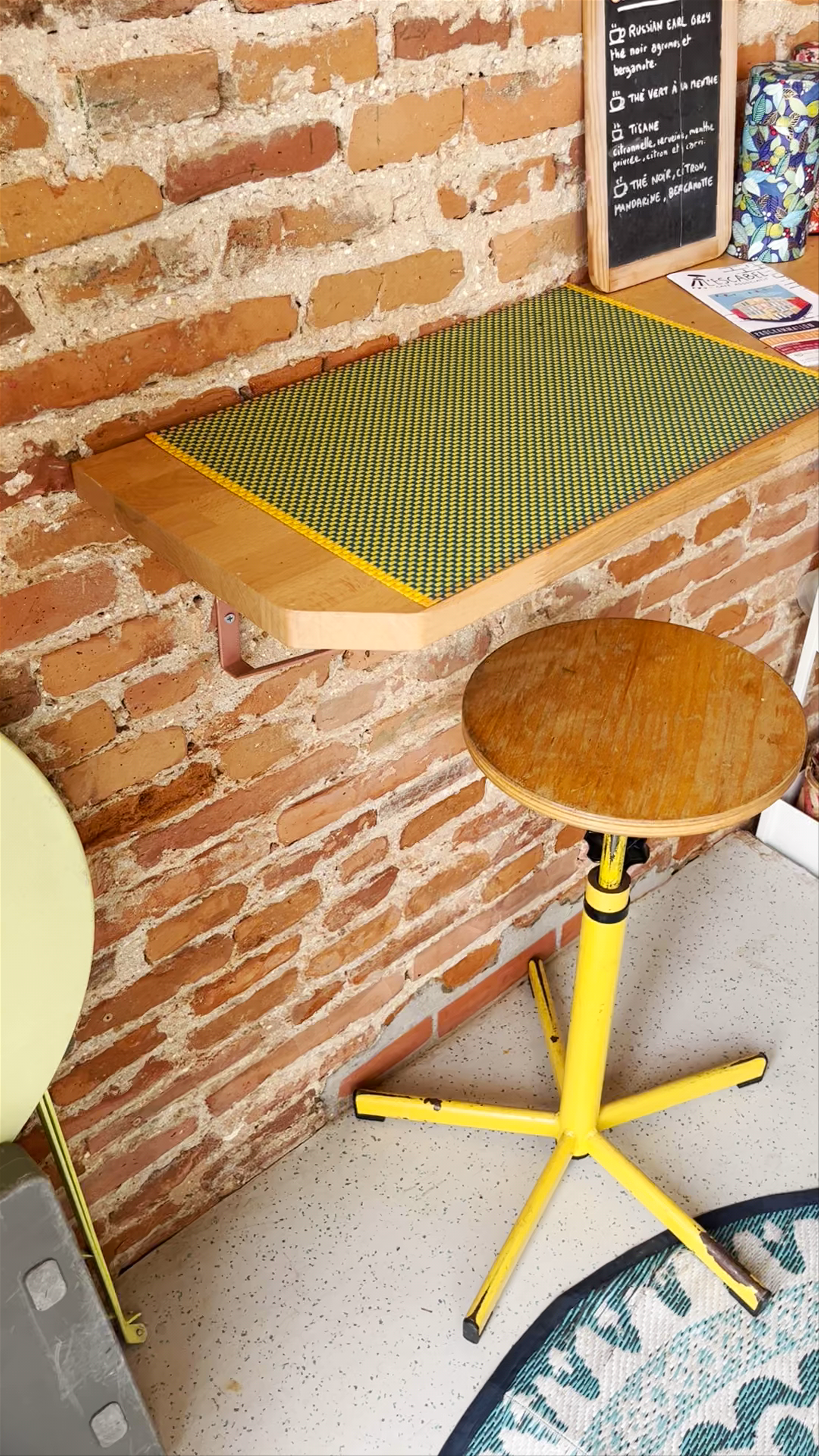 Cilou Petit Café Mini Cantine: Cozy Coffee Moments in Toulouse