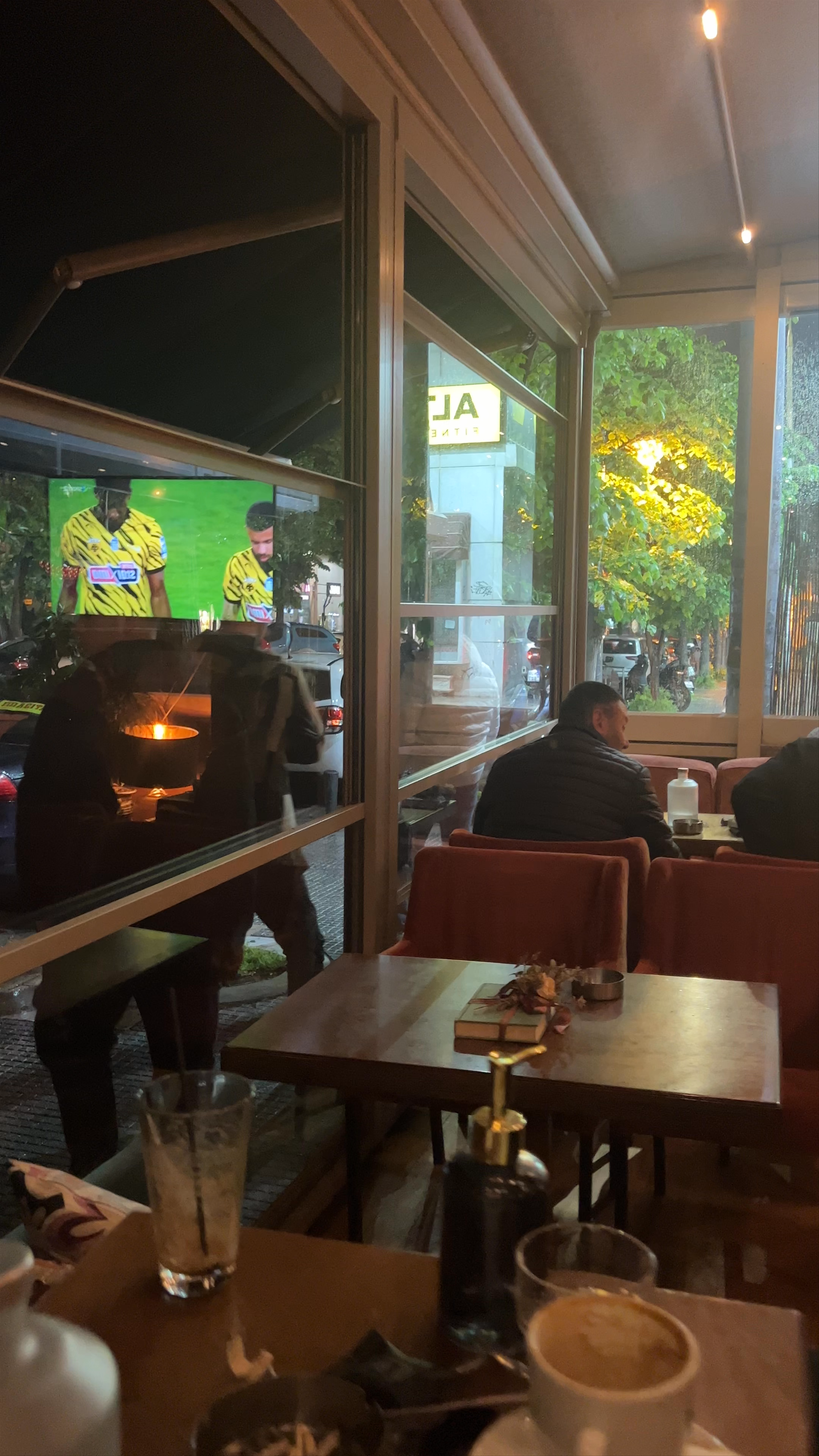 Evening Vibes at Monopolyo Cafe in Kalamaria, Thessaloniki