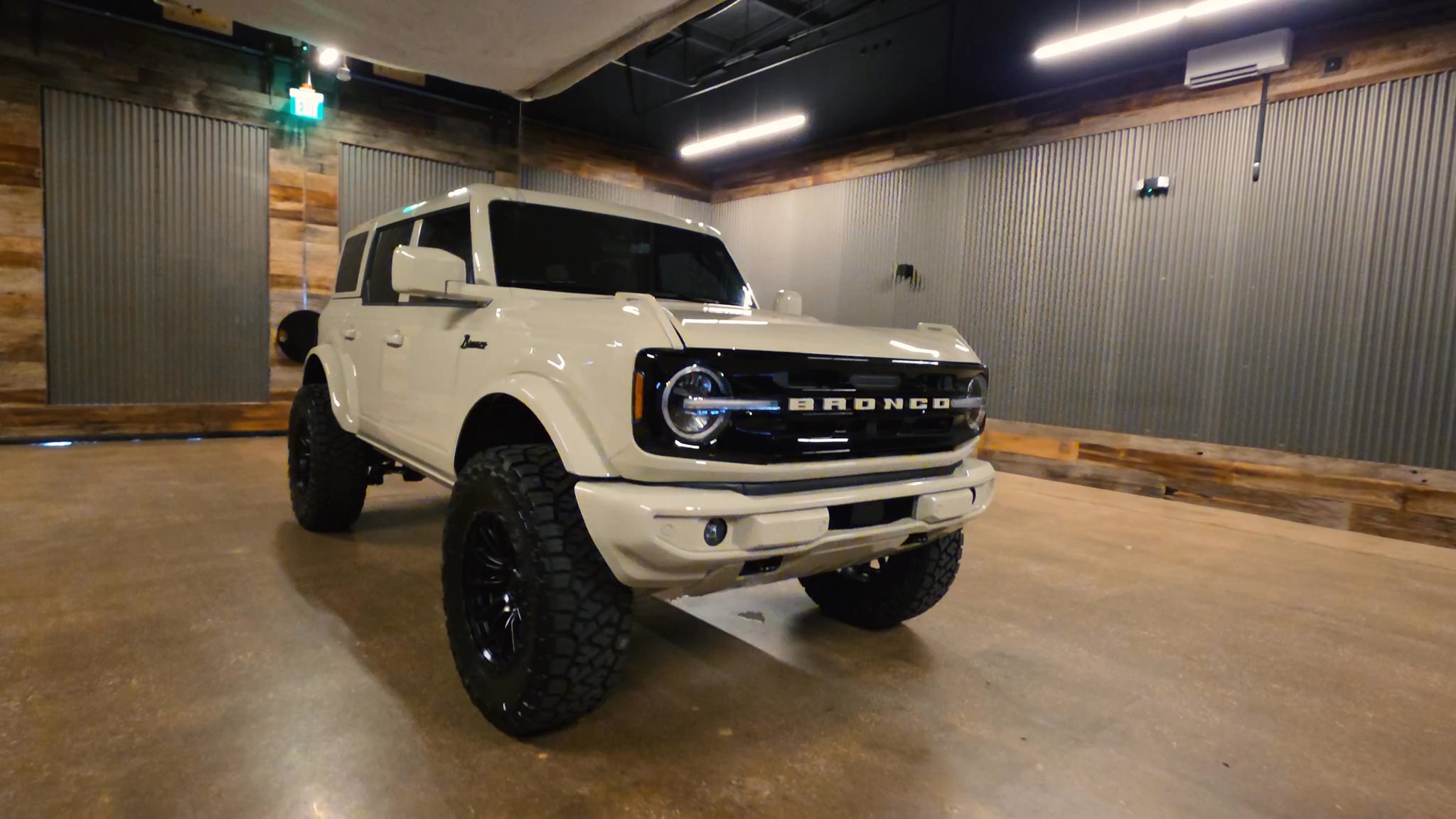 Lifted Trucks - #TX11466 - 2026 Ford Bronco Outer Banks