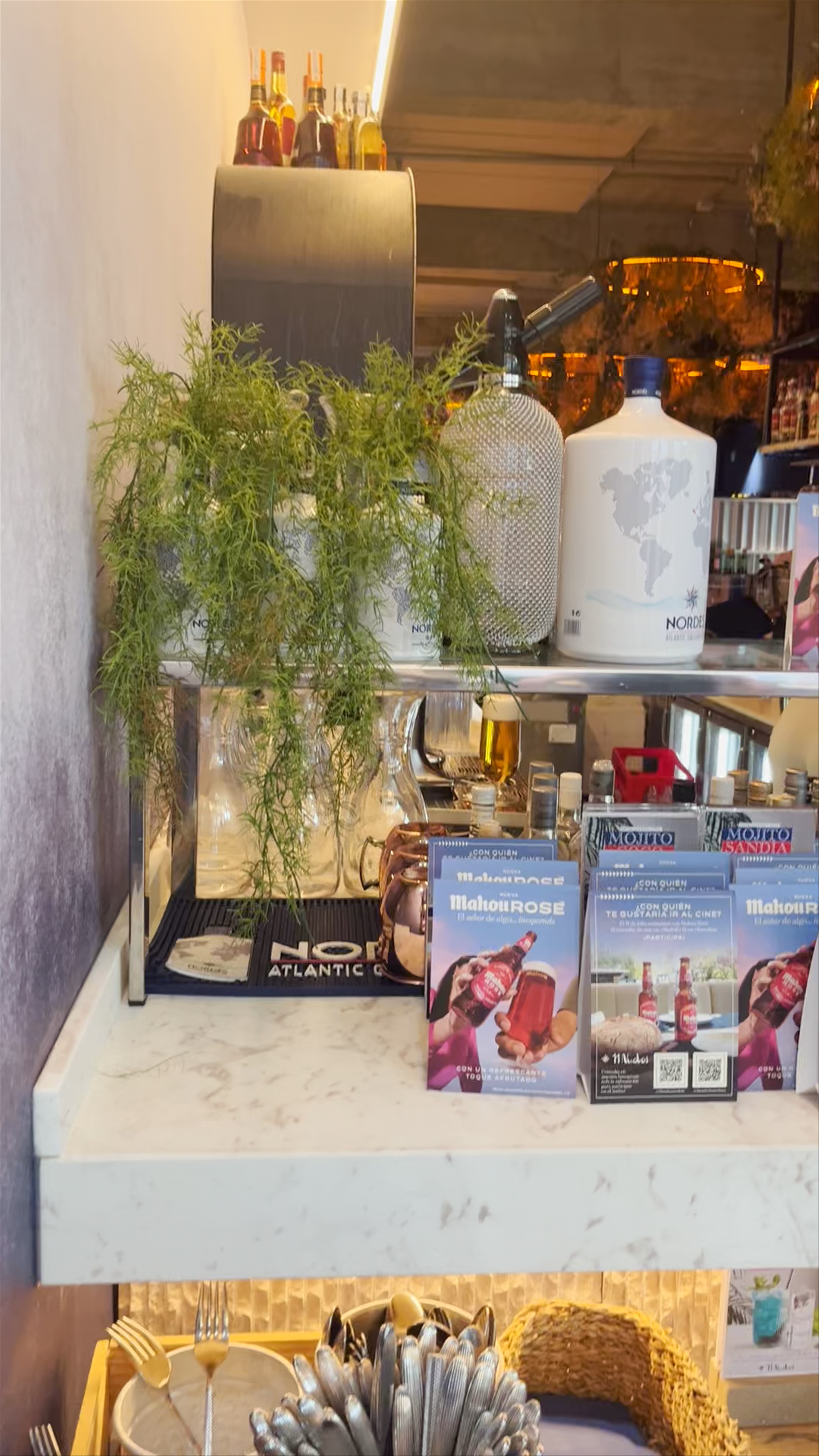 11 Nudos Madrid: Chic Terrace Dining at Mercado de San Antón