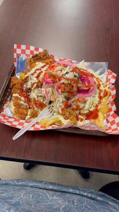 Sabor Catracho - Honduran sliced plantains with fried chicken, cabbage slaw and special sauces. - Honduran Near Me - Portland, Oregon