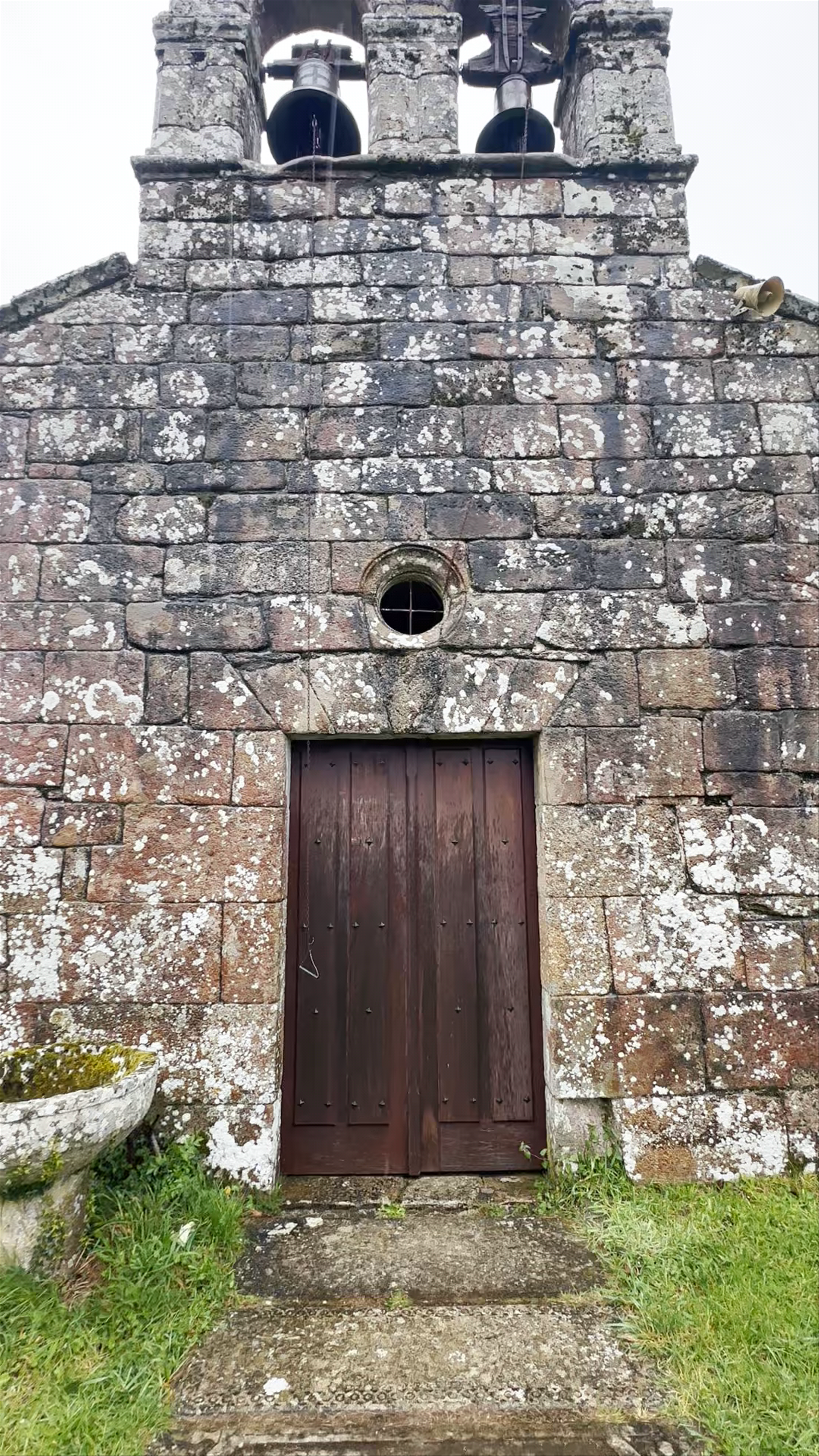 Igrexa de Santiago de Lestedo: A Quiet Historic Gem in Palas de Rei