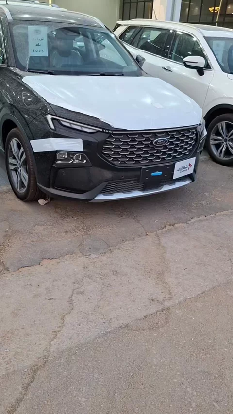 فورد تريتوري تيتانيوم بلس 2025