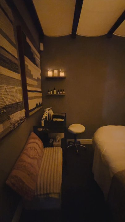 Ölsüss - Facial room cozy - Cosmetics & Beauty Supply Near Me - Miami, Florida
