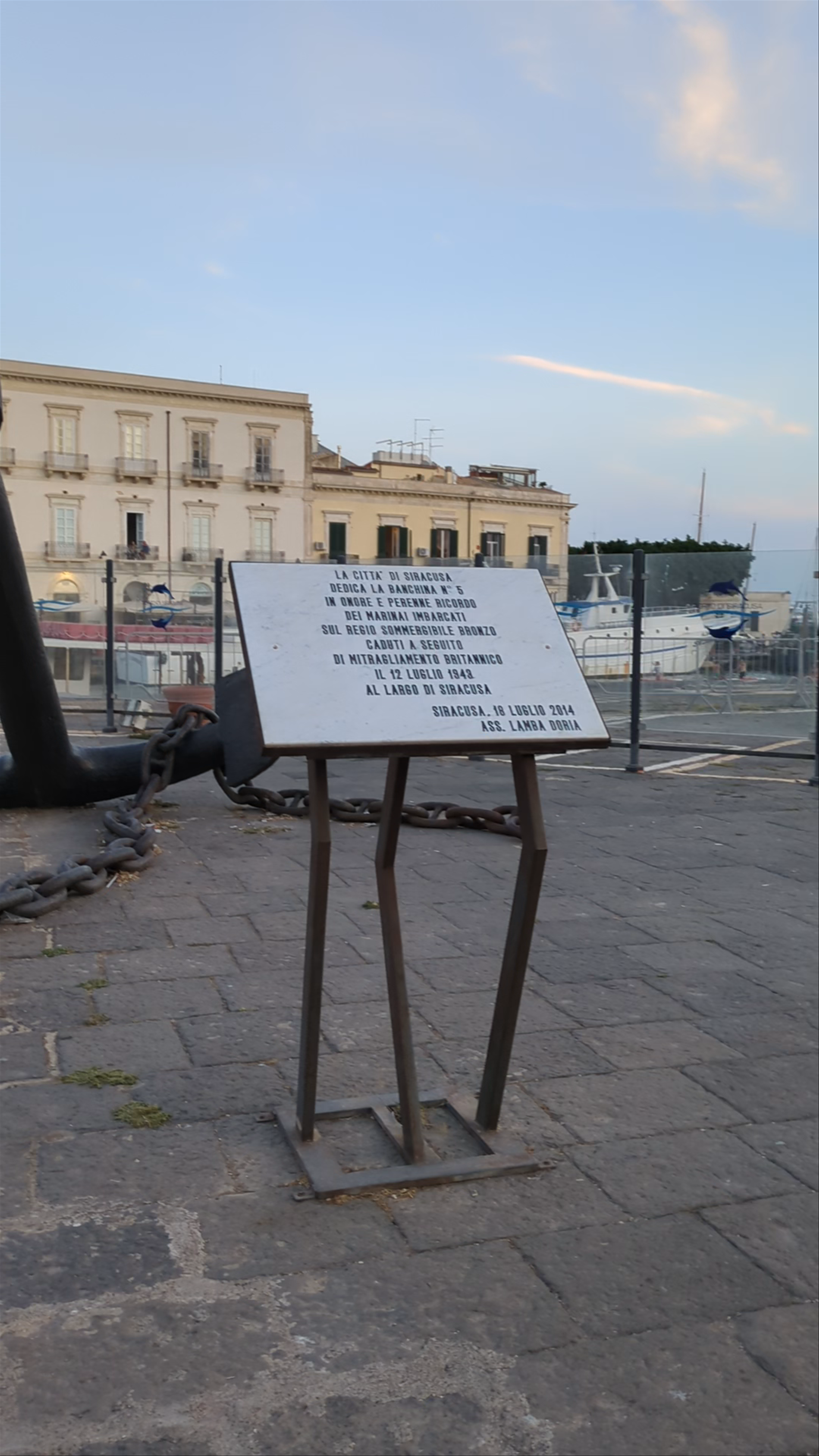 Banchina N. 5 - Monumento dedicato ai sommergibilisti