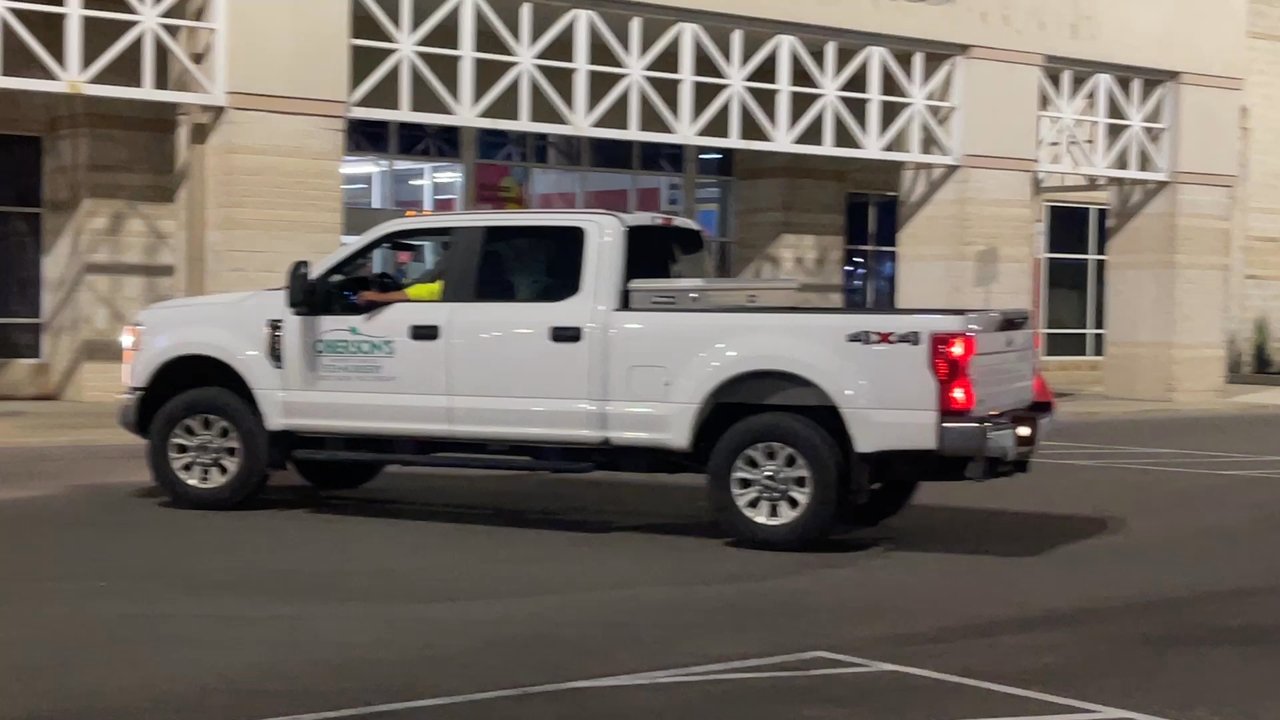 Oberer's Flowers - Clearly blocking traffic, refuseing to communicate - Florists Near Me - Columbus, Ohio