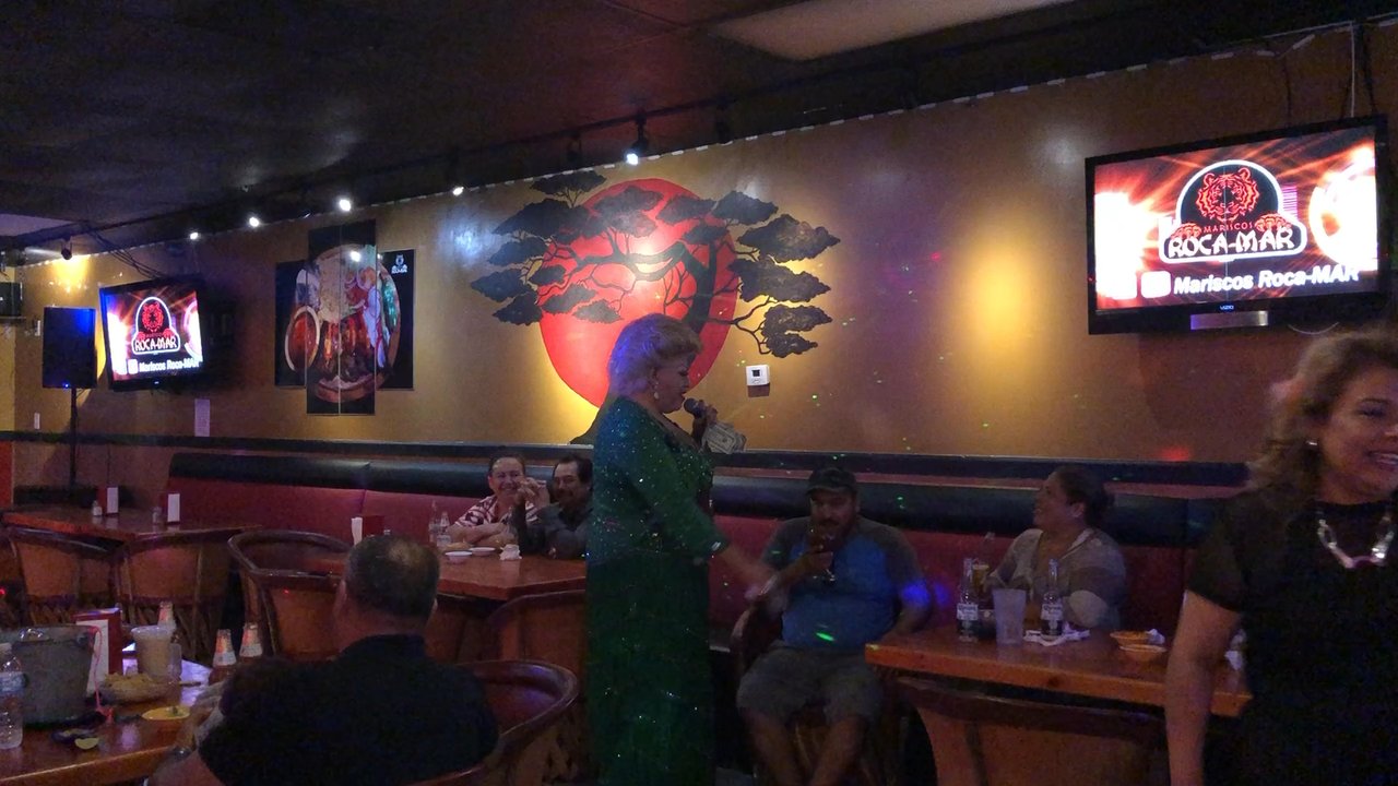 Mariscos Rocamar - Paquita y su show en Mariscos Roca-Mar! - Mexican Near Me - La Puente, California