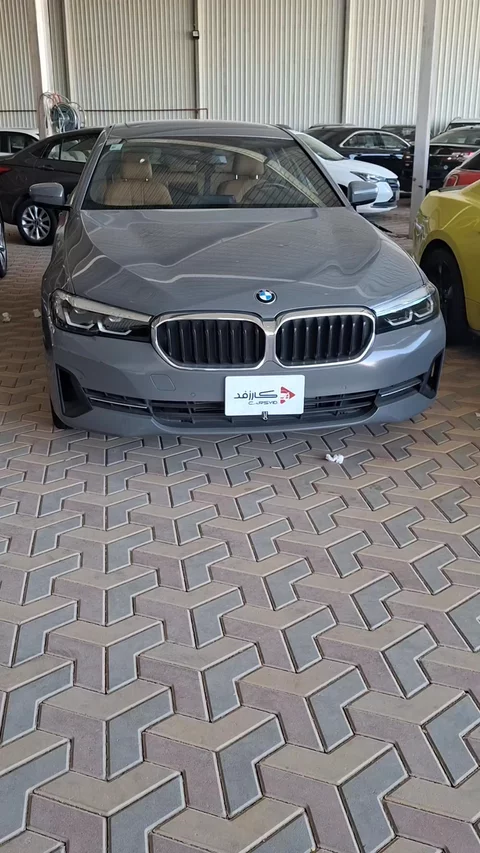 بي ام دبليو الفئة الخامسة 520i 2021