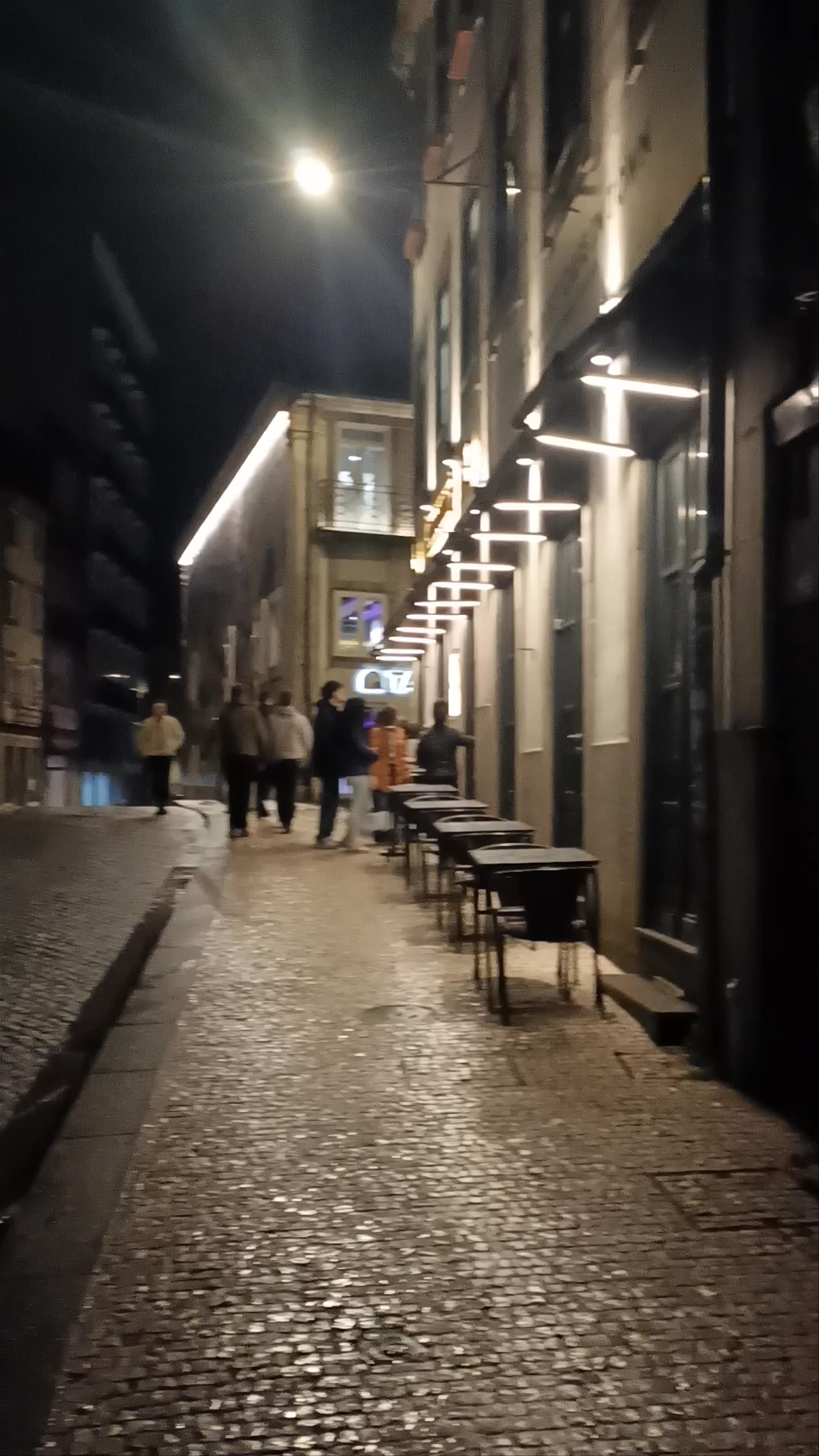 Casa Viúva: Cozy Night Dining in Porto's Charming Alley