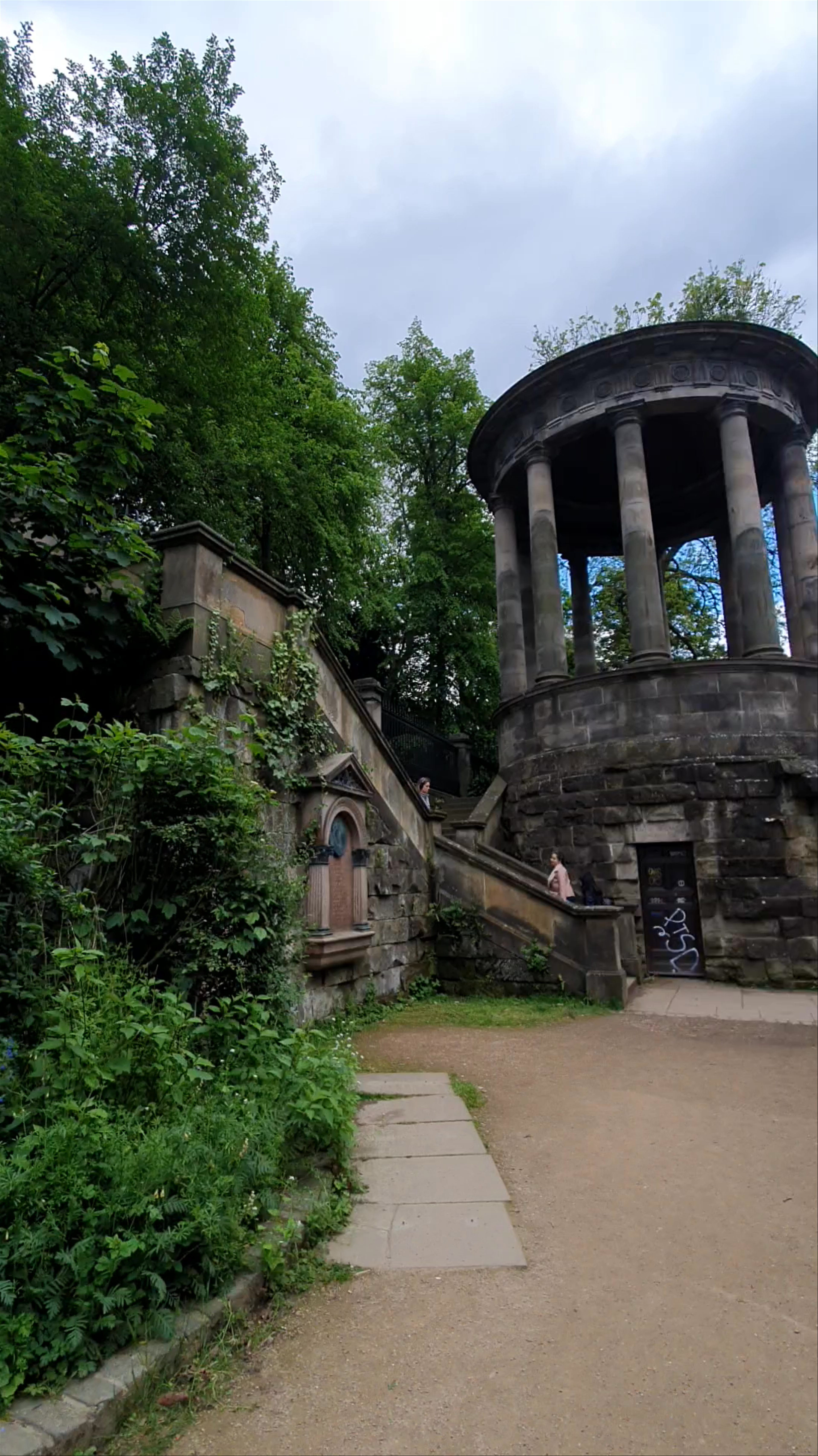 St. Bernard's Well: A Tranquil Historical Retreat in Edinburgh