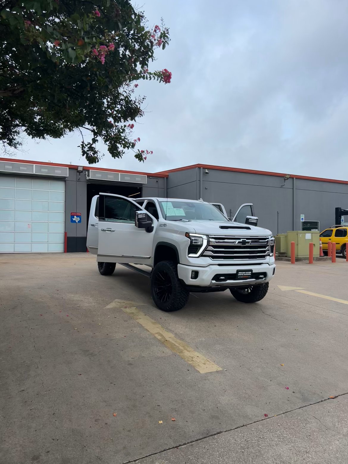 Lifted Trucks - #TX09430A - 2024 Chevrolet Silverado 2500HD High Country Crew Cab
