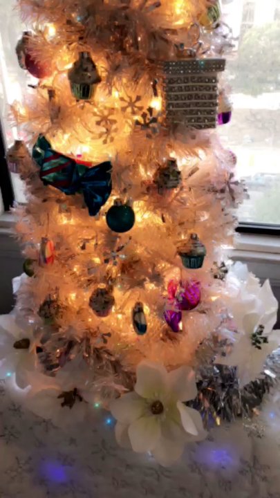 Nails By Leha - Ready for the holidays with my new nails! - Nail Salons Near Me - Long Beach, California