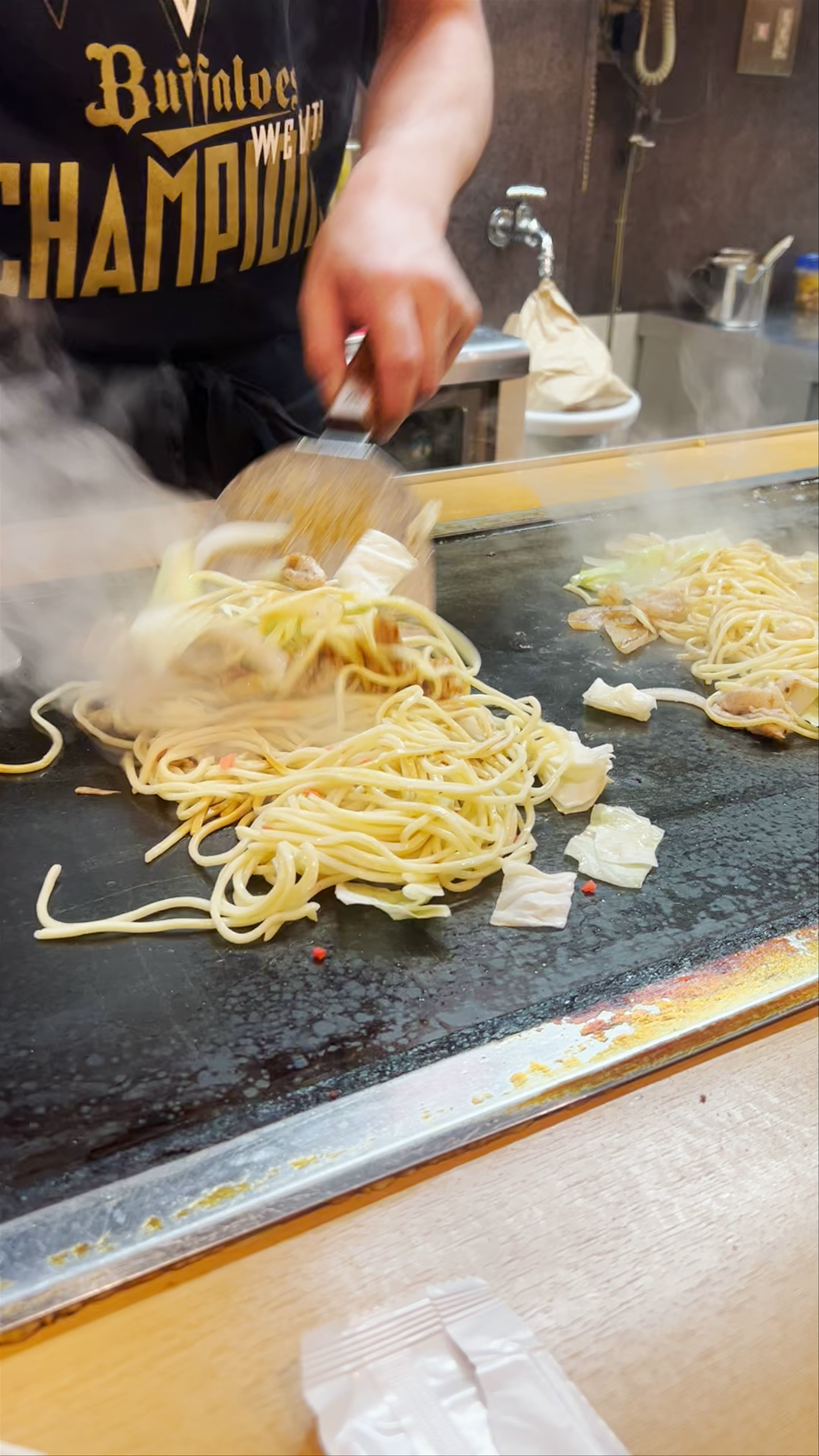 Sizzling Osaka Street Food: Yakisoba Cooking at Doyama