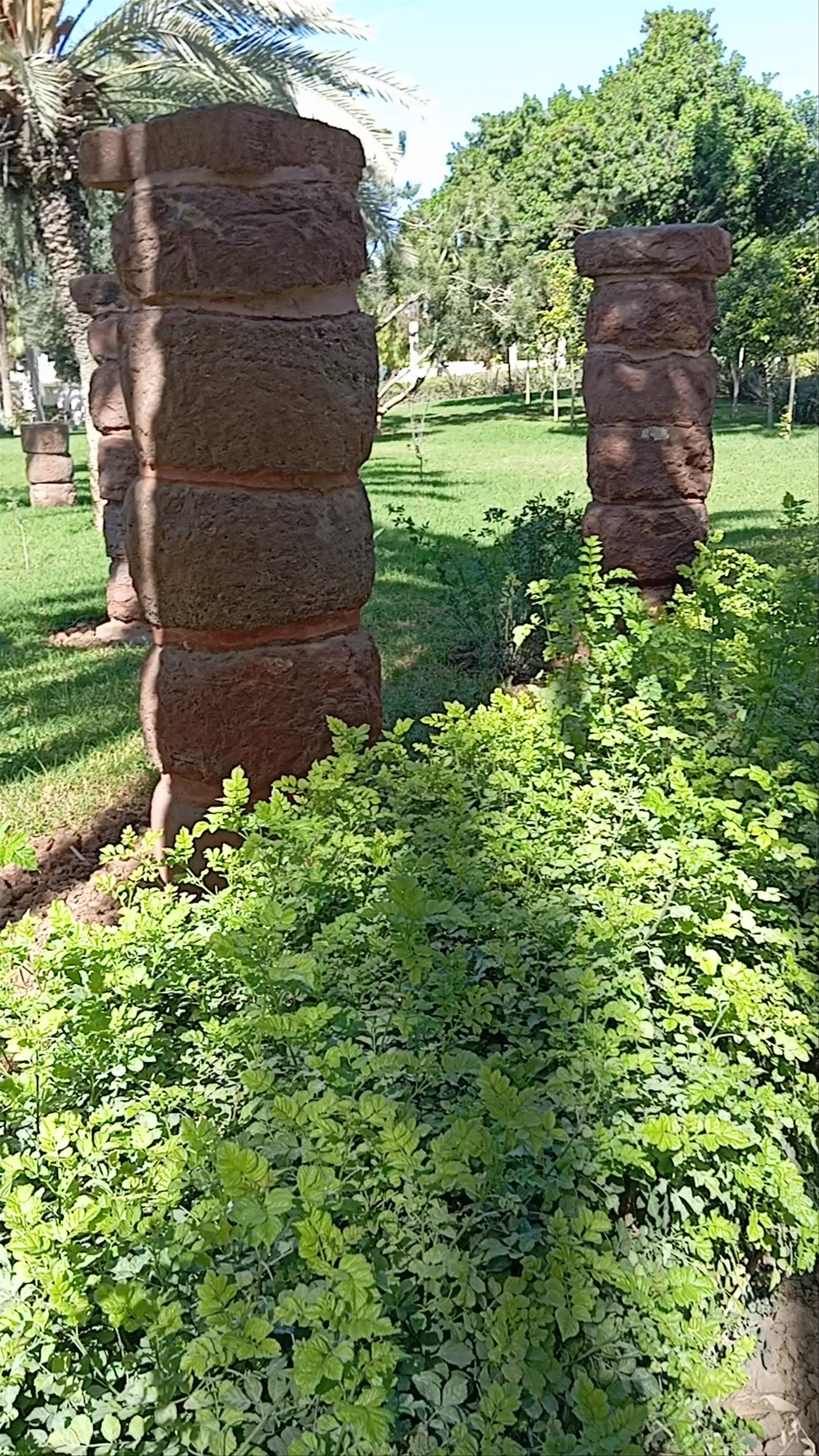Jardin Olhao Agadir: Serene Garden Columns in Morocco