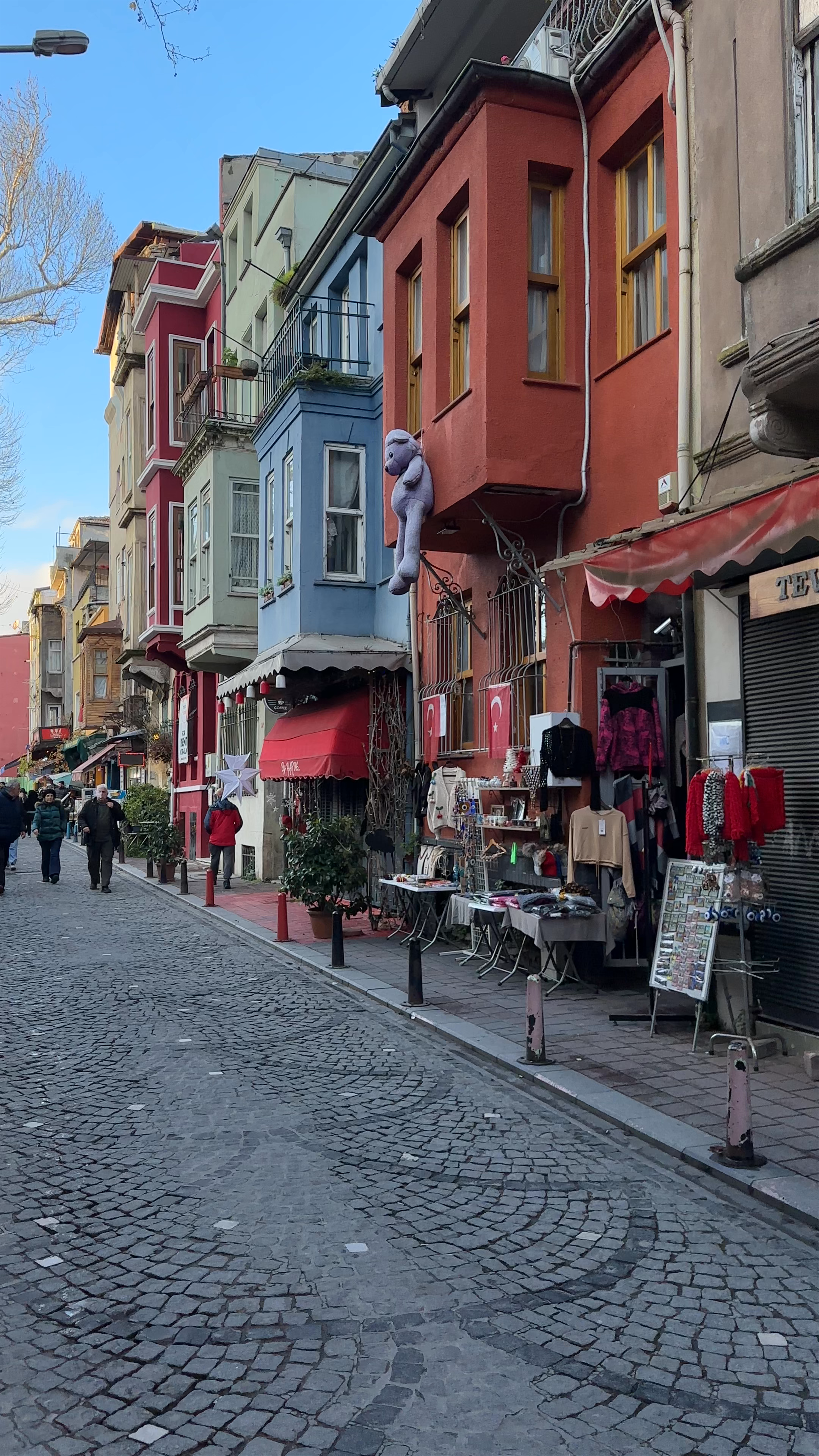 Strolling Through Charming Balat: Colorful Streets and Local Market Life in Istanbul