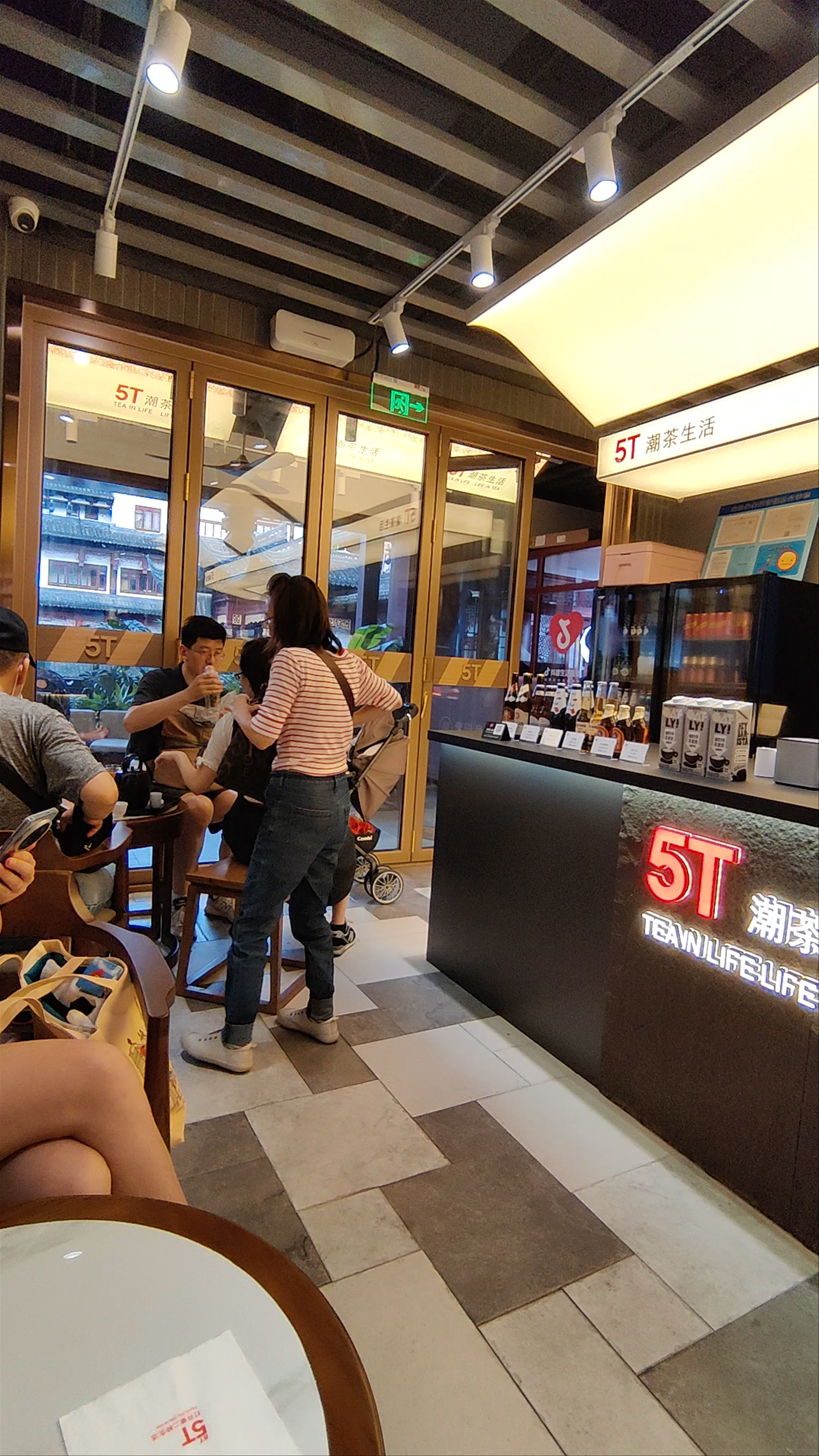 Trendy Tea Experience at 5T Tea House in Yuyuan, Shanghai