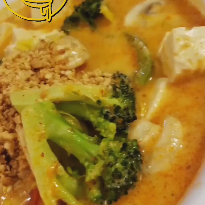 Tarntip Thai Cuisine - OMG the peanut curry with noodles. Tell me you don't want to just crawl right in there. Yum!! - Thai Near Me - Corvallis, Oregon