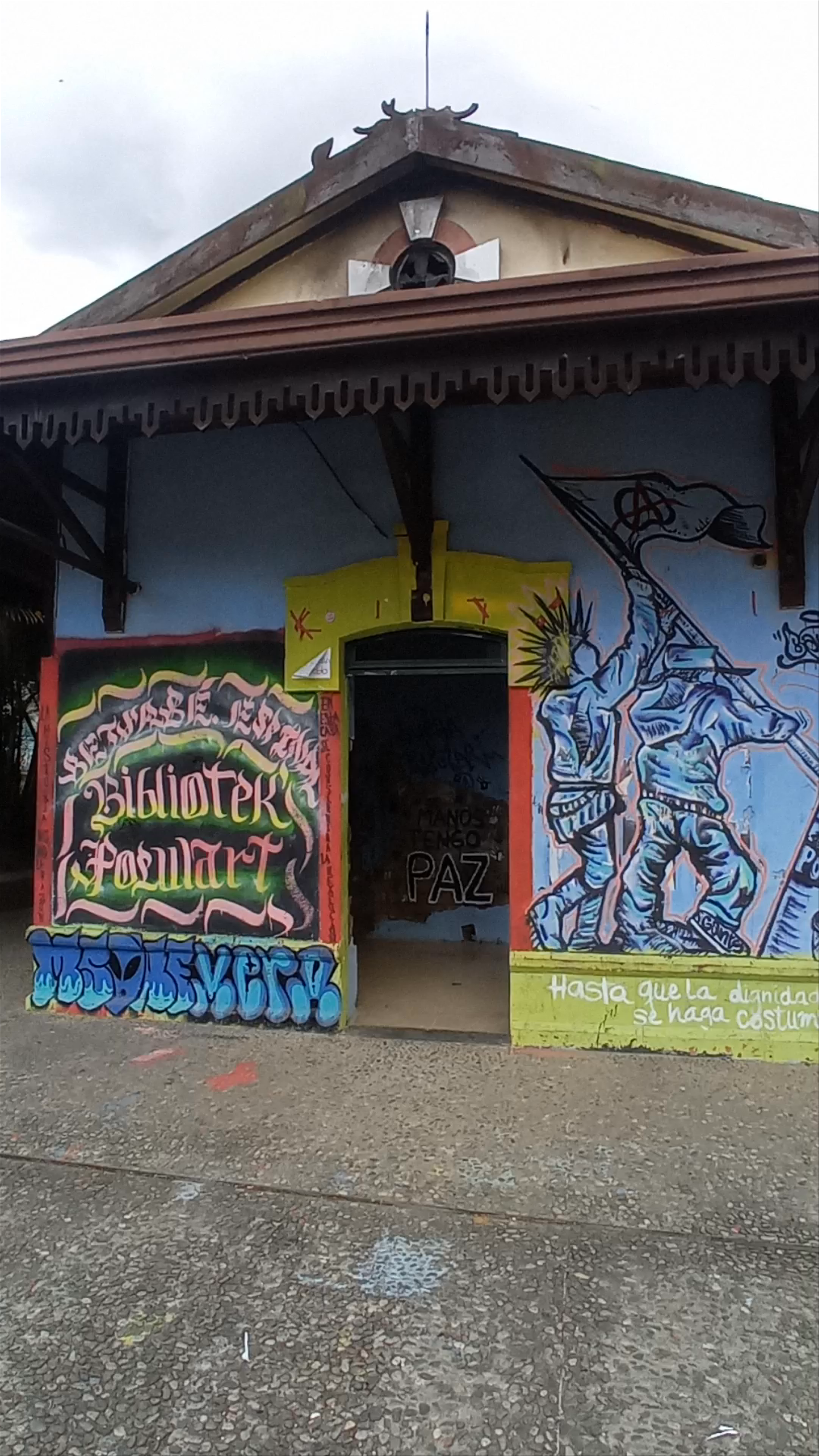 Antigua Estación El Bosque: Street Art and Urban Memory in Medellín